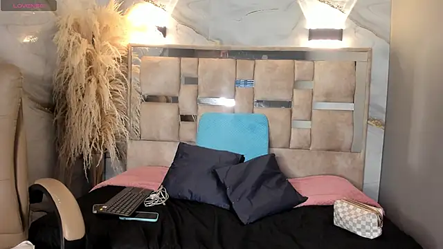 Danielaa a online show from 05/27/26, 11:45