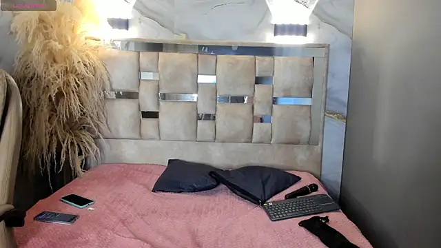 Danielaa a online show from 04/24/26, 12:01