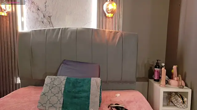 Snapshot of Danielaa_a chatting on 10/12/25, 01:29 Danielaa a online show from 10/12/25, 01:29