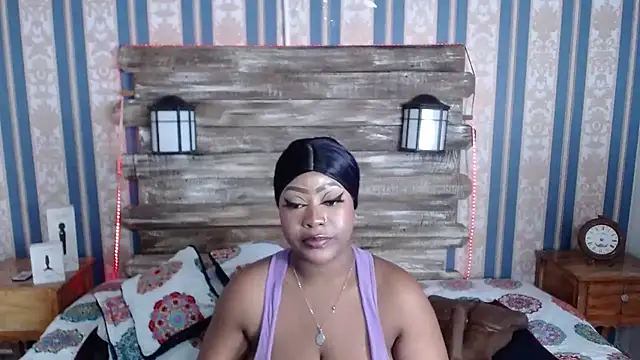 Snapshot of TrixieMar chatting on 10/17/25, 02:19 TrixieMar online show from 10/17/25, 02:19