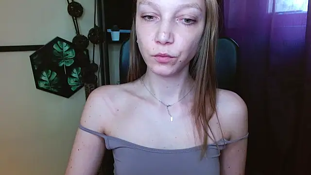 EmillyPlay online show from 04/20/26, 01:45