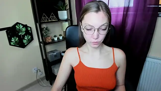 Snapshot of EmillyPlay chatting on 03/21/25, 06:49 EmillyPlay online show from 03/21/25, 06:49