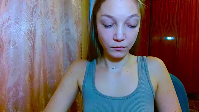 EmillyPlay online show from 12/03/25, 12:04