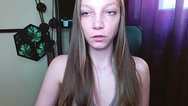 EmillyPlay online show from 04/22/26, 02:02