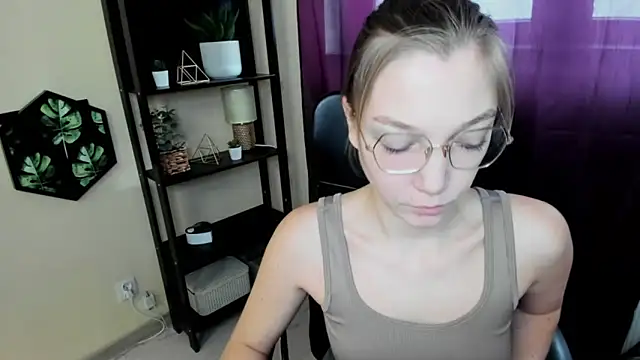 Snapshot of EmillyPlay chatting on 02/22/25, 07:34 EmillyPlay online show from 02/22/25, 07:34