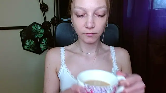 EmillyPlay online show from 04/21/26, 05:36