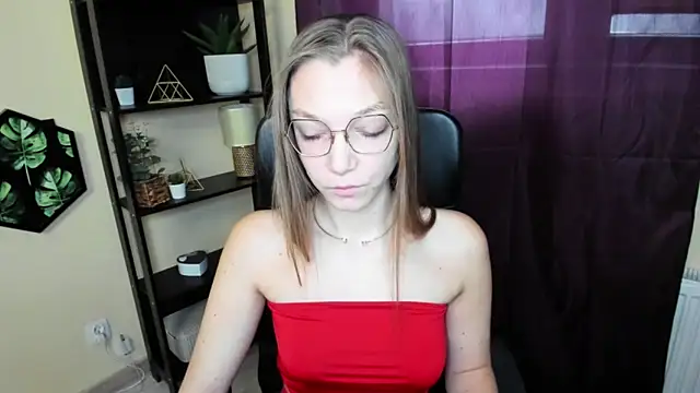 Snapshot of EmillyPlay chatting on 03/11/25, 06:41 EmillyPlay online show from 03/11/25, 06:41