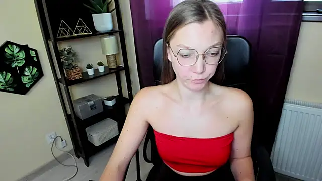 Snapshot of EmillyPlay chatting on 03/19/25, 01:18 EmillyPlay online show from 03/19/25, 01:18