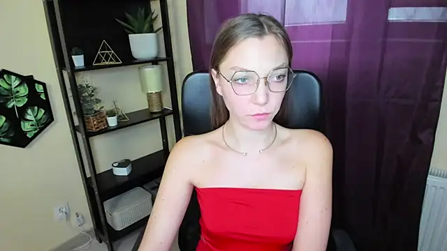Snapshot of EmillyPlay chatting on 03/11/25, 12:50 EmillyPlay online show from 03/11/25, 12:50