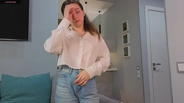 Snapshot of DonnaBurkee chatting on 10/17/25, 04:05 DonnaBurkee online show from 10/17/25, 04:05