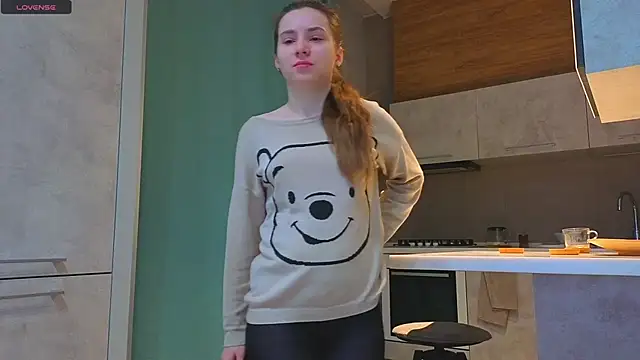 Snapshot of DonnaBurkee chatting on 12/18/25, 04:17 DonnaBurkee online show from 12/18/25, 04:17