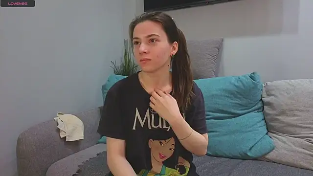 Snapshot of DonnaBurkee chatting on 11/17/25, 04:05 DonnaBurkee online show from 11/17/25, 04:05