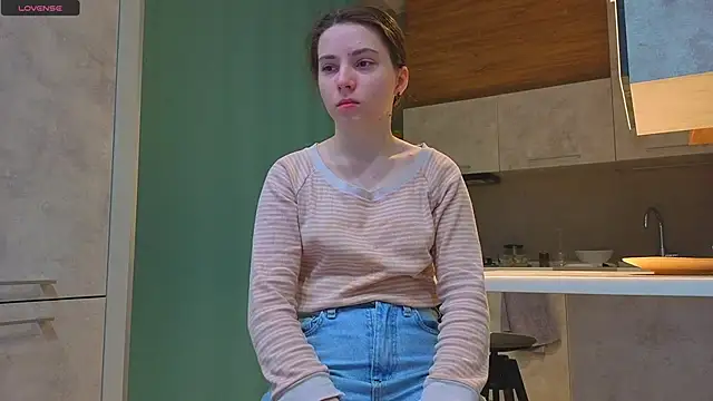 Snapshot of DonnaBurkee chatting on 12/15/25, 04:07 DonnaBurkee online show from 12/15/25, 04:07