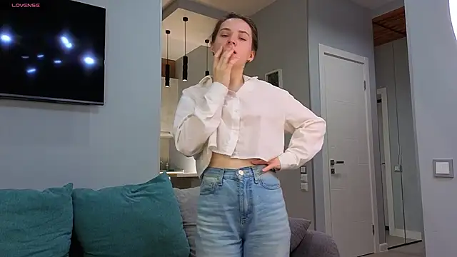 Snapshot of DonnaBurkee chatting on 10/19/25, 04:04 DonnaBurkee online show from 10/19/25, 04:04