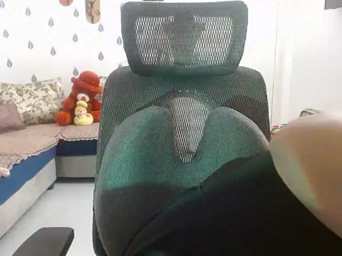 Snapshot of InayatSingh chatting on 06/29/26, 05:01 InayatSingh online show from 06/29/26, 05:01