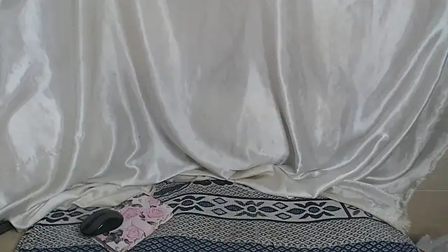 Burberrry  online show from 10/21/25, 07:57