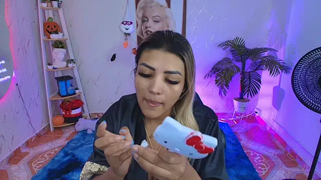 SALOOMEE   online show from 11/18/25, 11:24