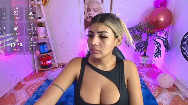 Snapshot of SALOOMEE__ chatting on 10/11/25, 11:22 SALOOMEE online show from 10/11/25, 11:22