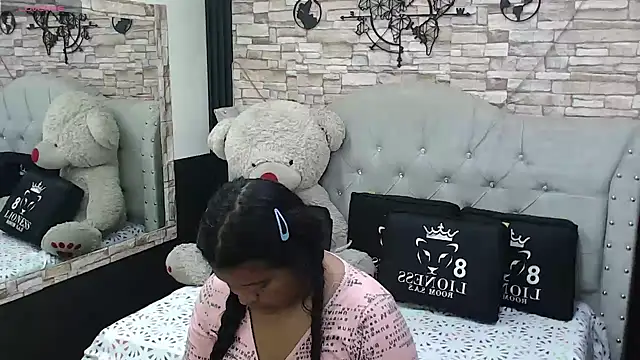 Snapshot of sia_cavad chatting on 02/19/25, 12:33 sia cavad online show from 02/19/25, 12:33