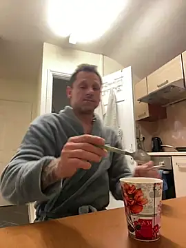 Snapshot of Yourhotboy_42 chatting on 03/08/25, 11:39 Yourhotboy 42 online show from 03/08/25, 11:39