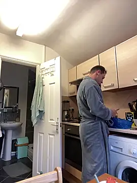 Snapshot of Yourhotboy_42 chatting on 11/16/25, 02:44 Yourhotboy 42 online show from 11/16/25, 02:44