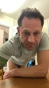 Snapshot of Yourhotboy_42 chatting on 03/06/25, 07:10 Yourhotboy 42 online show from 03/06/25, 07:10