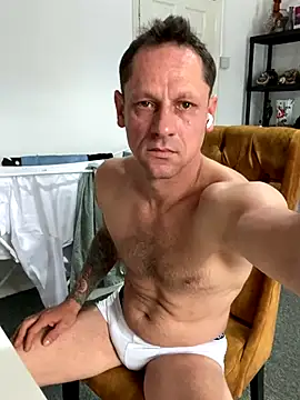 Snapshot of Yourhotboy_42 chatting on 10/11/25, 11:00 Yourhotboy 42 online show from 10/11/25, 11:00