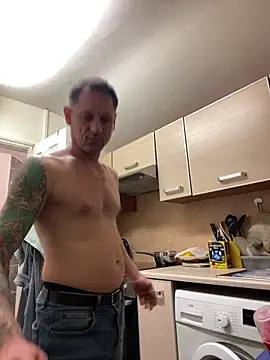 Snapshot of Yourhotboy_42 chatting on 12/18/25, 08:12 Yourhotboy 42 online show from 12/18/25, 08:12