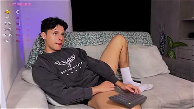 Snapshot of Alexxblue chatting on 02/11/25, 02:03 Alexxblue online show from 02/11/25, 02:03
