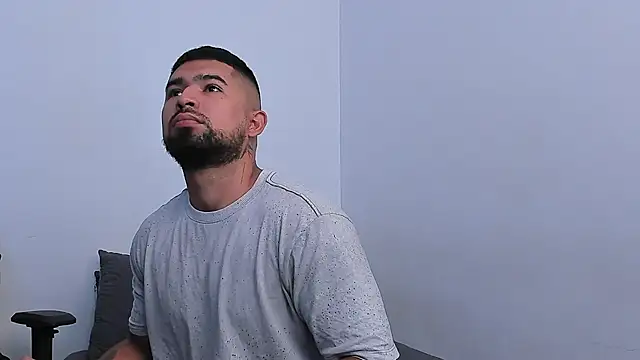 Snapshot of ethaanjones chatting on 02/23/25, 04:57 ethaanjones online show from 02/23/25, 04:57