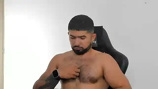 Snapshot of ethaanjones chatting on 12/29/24, 07:53 ethaanjones online show from 12/29/24, 07:53