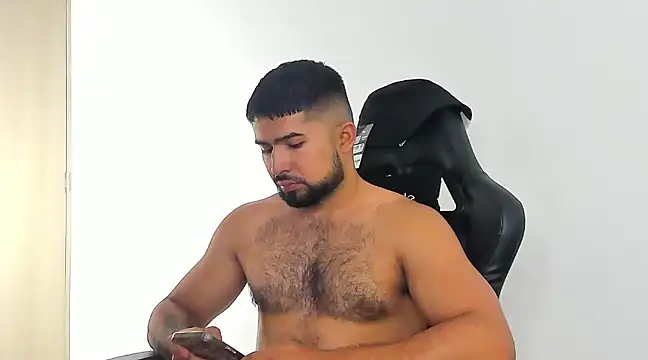 Snapshot of ethaanjones chatting on 12/04/24, 09:40 ethaanjones online show from 12/04/24, 09:40