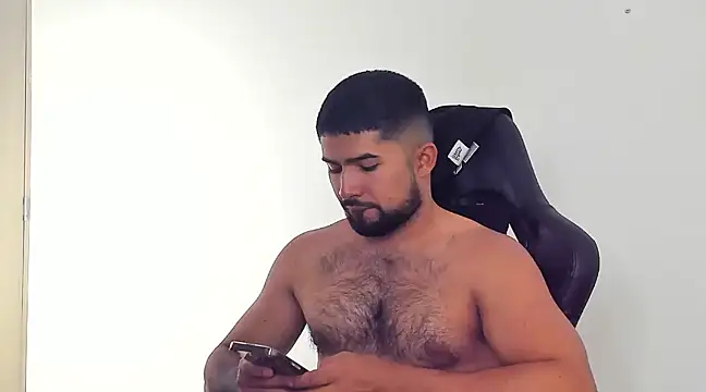 Snapshot of ethaanjones chatting on 12/12/24, 09:26 ethaanjones online show from 12/12/24, 09:26