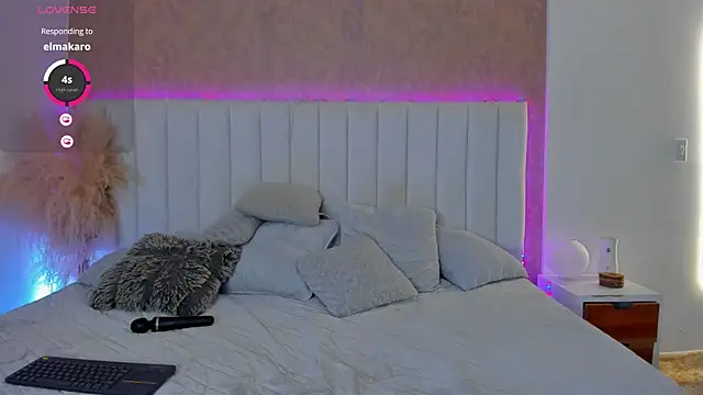 Snapshot of ivy_collins chatting on 10/06/25, 12:12 ivy collins online show from 10/06/25, 12:12