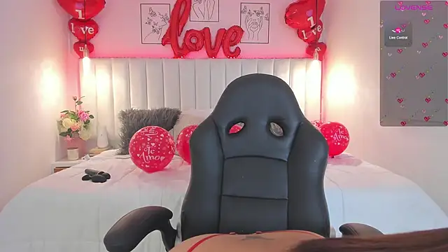 Snapshot of ivy_collins chatting on 02/15/25, 01:10 ivy collins online show from 02/15/25, 01:10