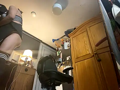 ElPollo77 online show from 10/21/25, 08:14