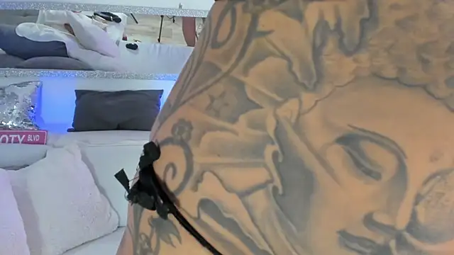 CocoSkyy online show from 02/04/25, 04:39