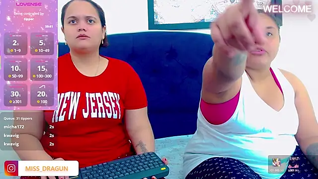 brunnette hot online show from 10/12/25, 11:11