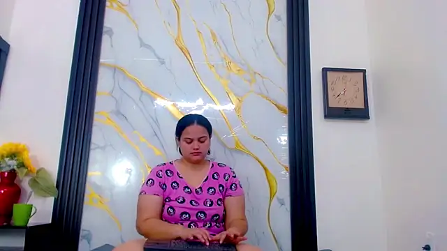 Snapshot of brunnette_hot chatting on 05/09/26, 11:24 brunnette hot online show from 05/09/26, 11:24