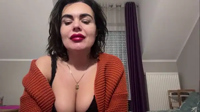 Snapshot of DESIREjenny chatting on 12/04/25, 08:35 DESIREjenny online show from 12/04/25, 08:35