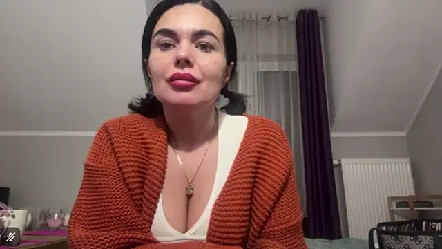 Snapshot of DESIREjenny chatting on 11/26/25, 08:25 DESIREjenny online show from 11/26/25, 08:25