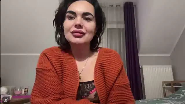 Snapshot of DESIREjenny chatting on 12/02/25, 08:16 DESIREjenny online show from 12/02/25, 08:16