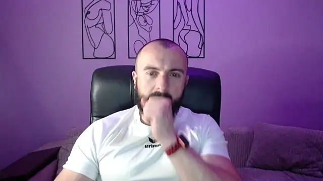 Snapshot of brindlefly6969 chatting on 10/28/25, 11:42 brindlefly6969 online show from 10/28/25, 11:42