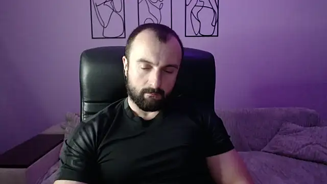 Snapshot of brindlefly6969 chatting on 11/24/25, 11:43 brindlefly6969 online show from 11/24/25, 11:43