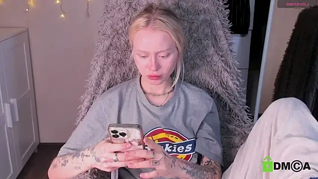 MalenaErnman online show from 11/20/25, 10:27