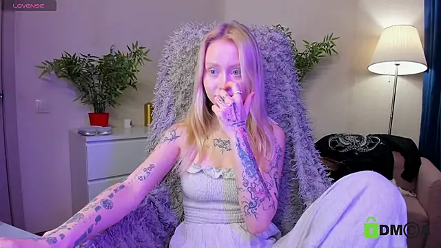 MalenaErnman online show from 01/25/25, 10:40