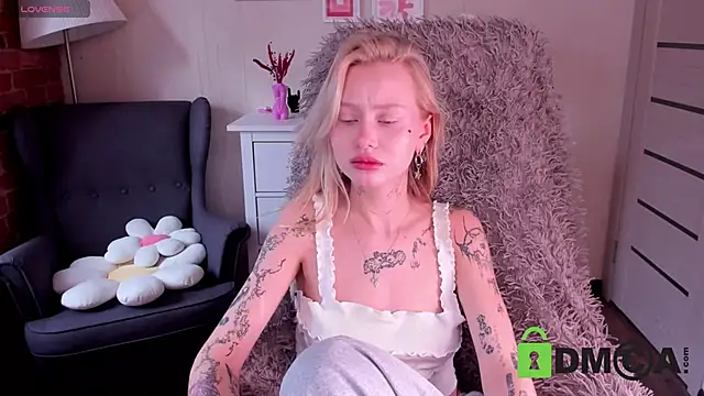 MalenaErnman online show from 03/16/25, 10:44