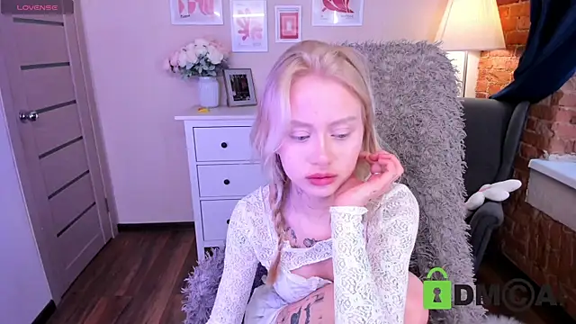 MalenaErnman online show from 02/28/25, 10:30