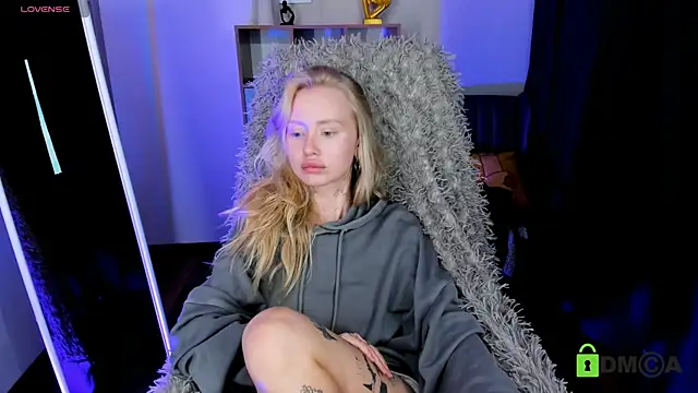 MalenaErnman online show from 03/05/25, 02:01