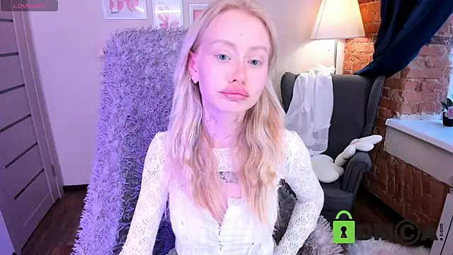 MalenaErnman online show from 02/28/25, 01:36